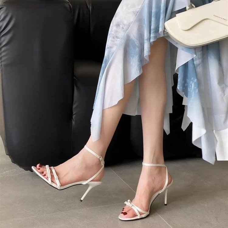 Sharp Pointed, Slender Heel, High Heels Exude A Slimming And Slender Temperament, With A Single Button Open Toed Women's Sandals