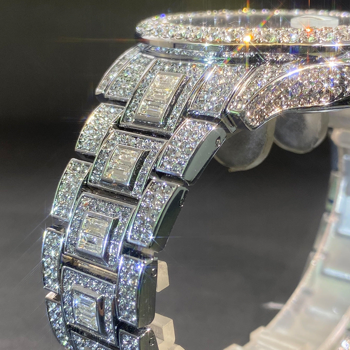 Men's Live Fashion And Fully-jewelled Calendar Quartz Watch