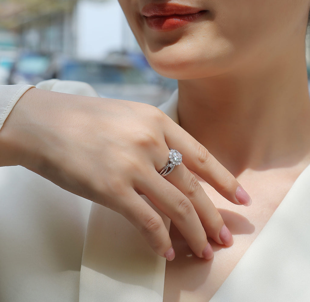 1Snow Lotus - A Fashionable And Luxurious Jewelry Piece Set With 2-carat Moissanite S925 Sterling Silver And Platinum-plated Diamond Prohibit TikTok sales