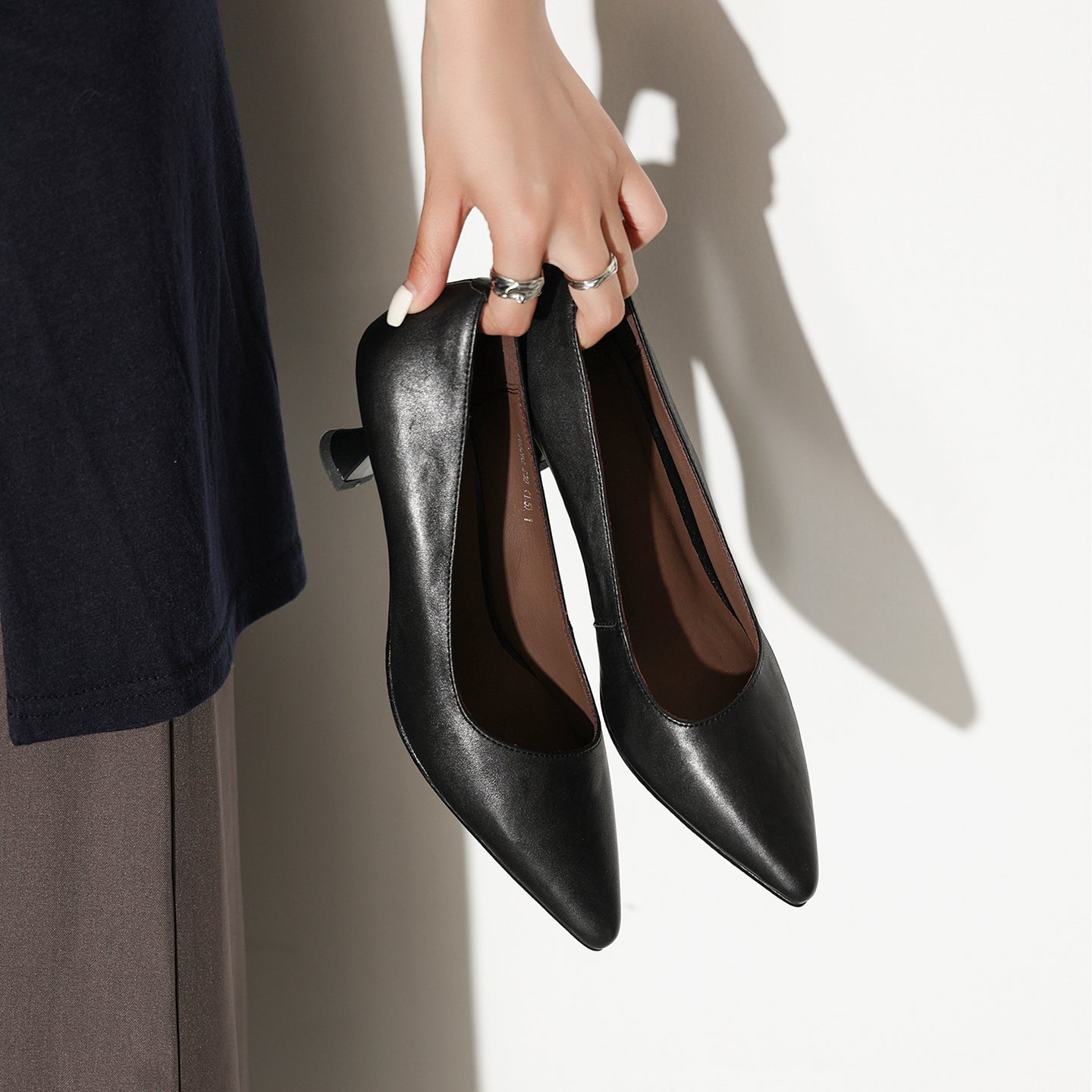 Women's Washed Full-Grain Cowhide Kitten Heel Pumps, Pointed Toe Handcrafted Leather Office Shoes